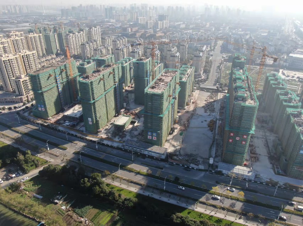 高橋鎮(zhèn)蘆港二期B、C地塊”項(xiàng)目整體順利結(jié)頂。寧波新寶聚供水設(shè)備有限公司寧波不銹鋼水箱廠家新寶聚不銹鋼水箱